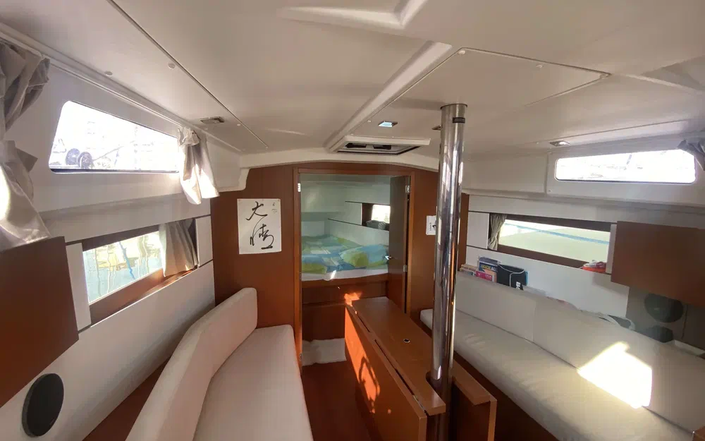 slider 4 Beneteau Oceanis 35.1