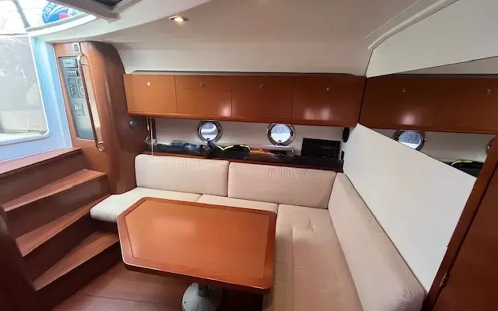 slider 10 Beneteau Gran Turismo 38