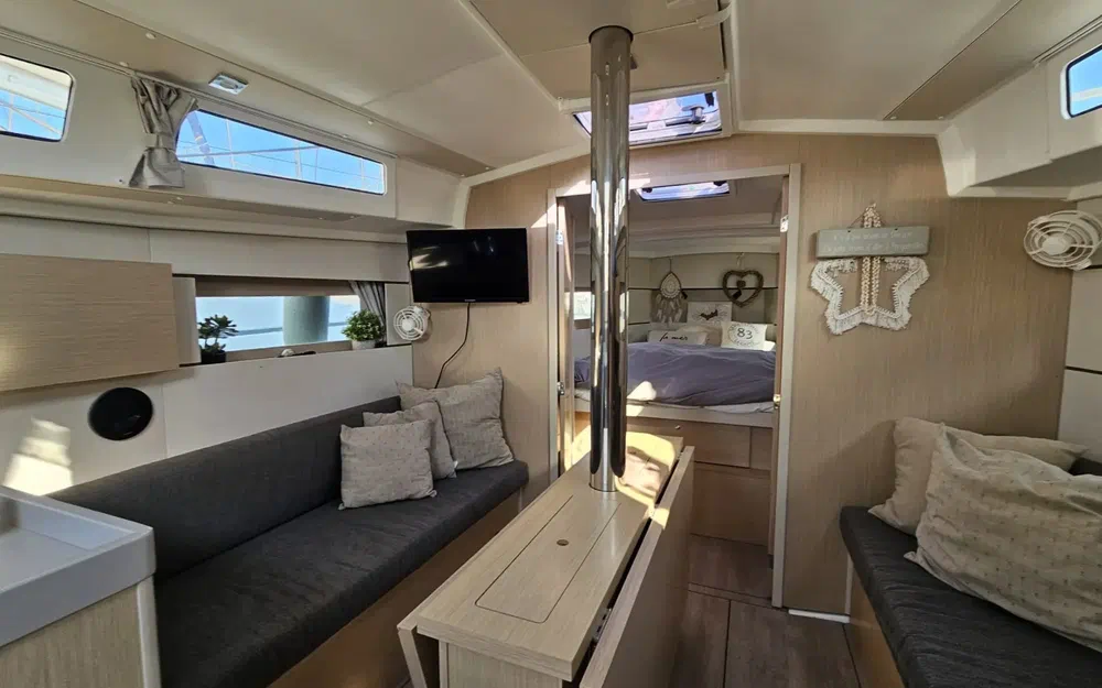 slider 11 Beneteau Oceanis 38.1