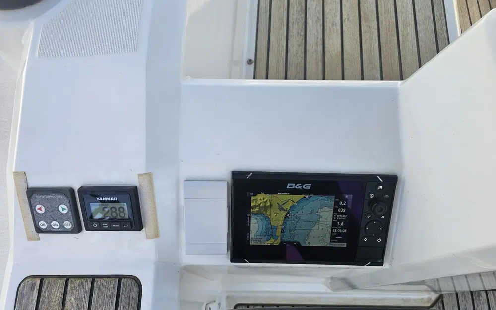 slider 6 Beneteau Oceanis 38.1