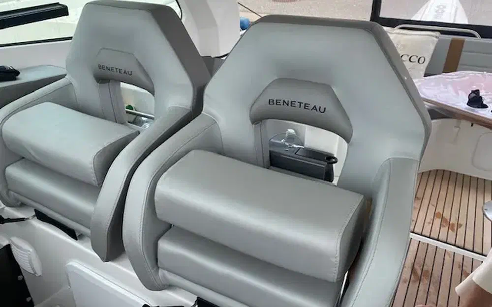 slider 4 Beneteau Gran Turismo 32
