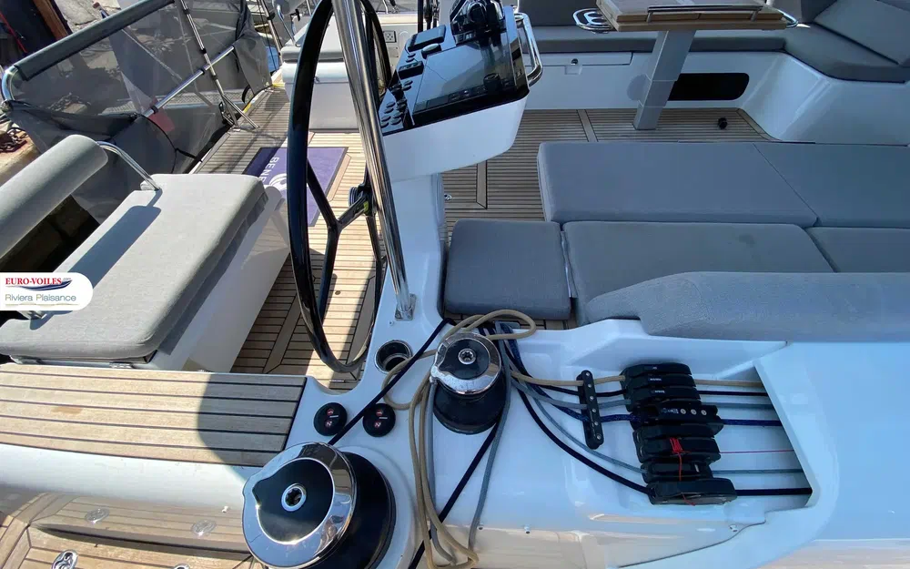 slider 8 Beneteau Oceanis 60