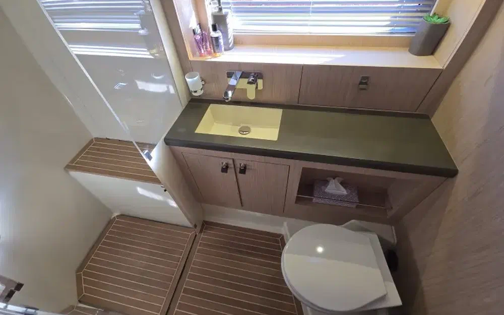 slider 11 Beneteau Oceanis Yacht 62
