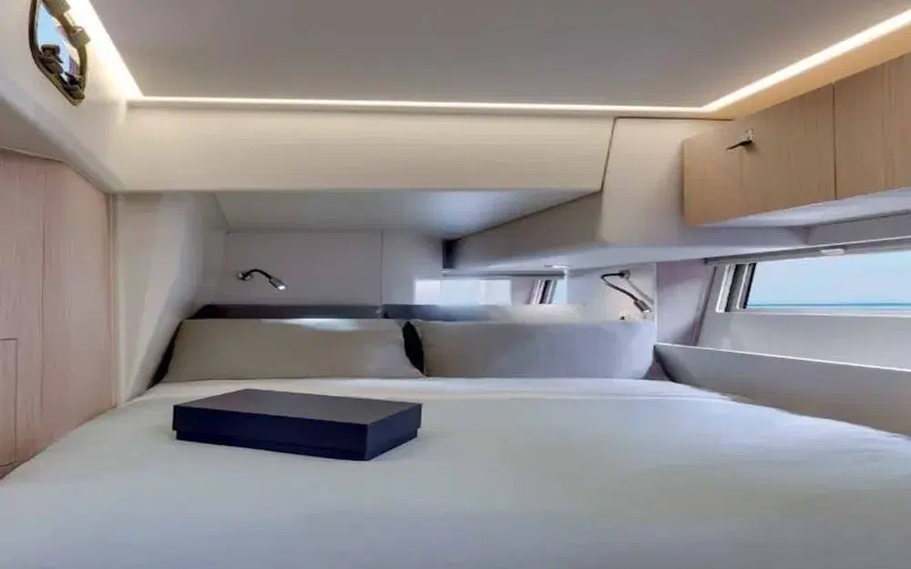 slider 15 Beneteau Oceanis Yacht 62