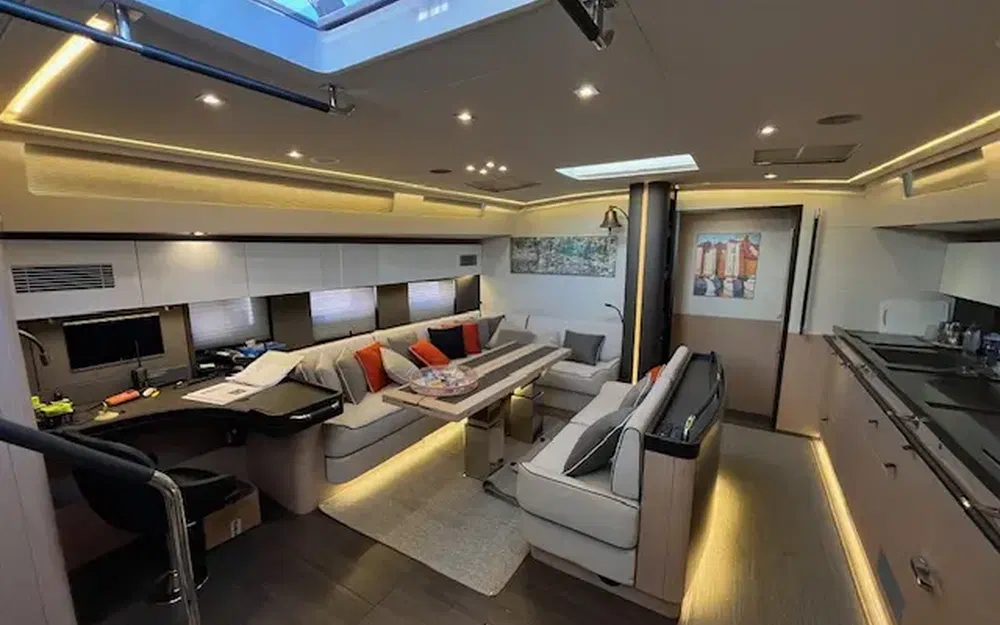 slider 2 Beneteau Oceanis Yacht 62
