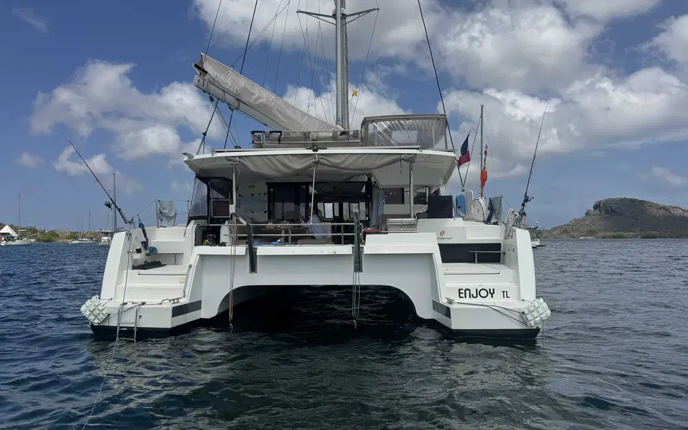 slider 2 Fountaine Pajot Saona 47