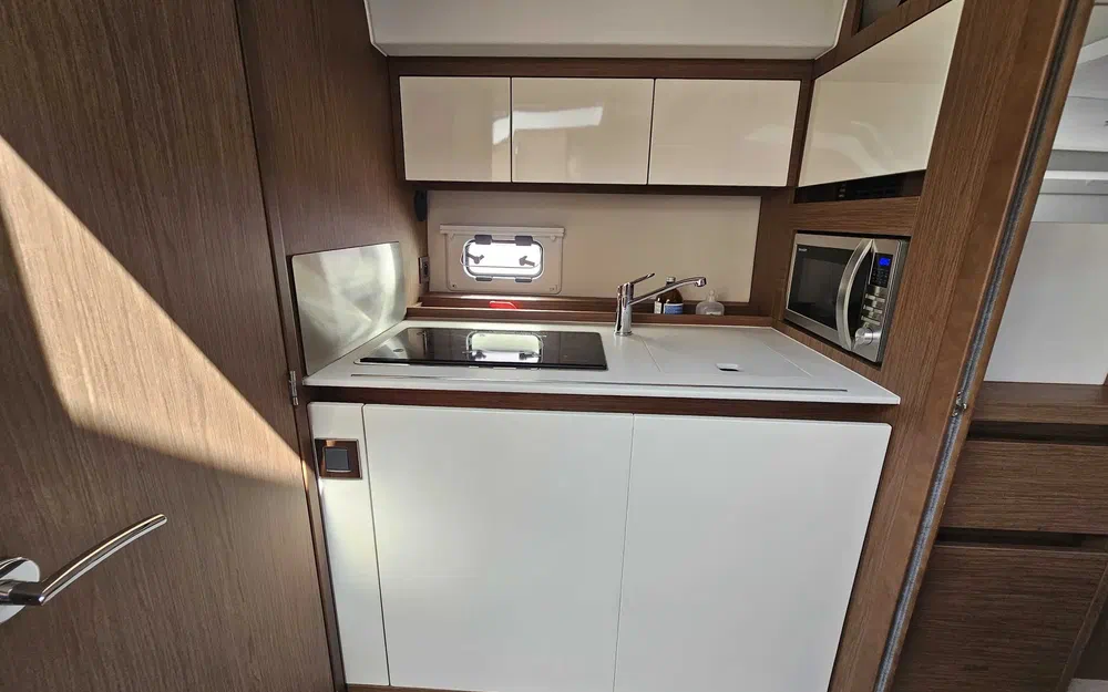 slider 10 Jeanneau Leader 36 Sportop