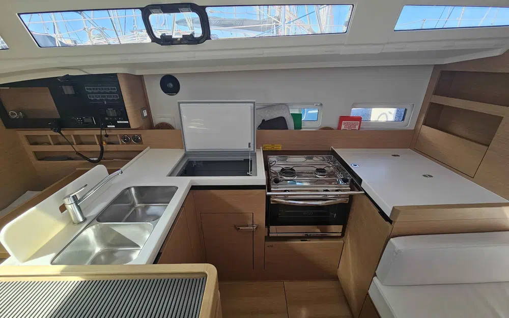 slider 9 Jeanneau Sun Odyssey 410