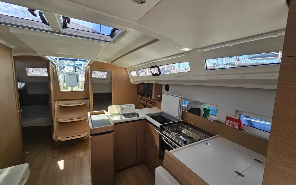 slider 11 Jeanneau Sun Odyssey 410