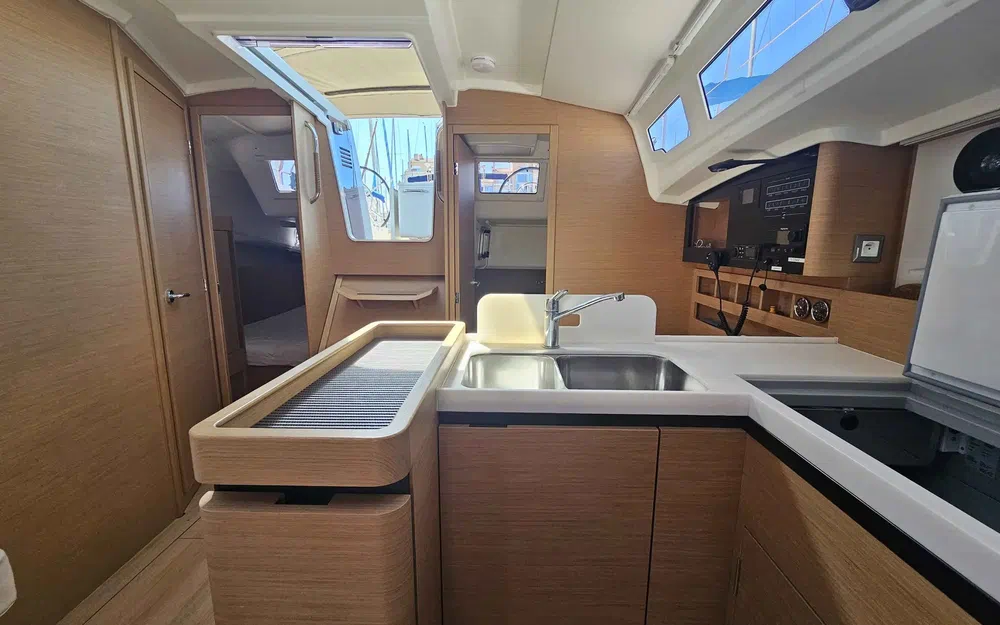 slider 13 Jeanneau Sun Odyssey 410