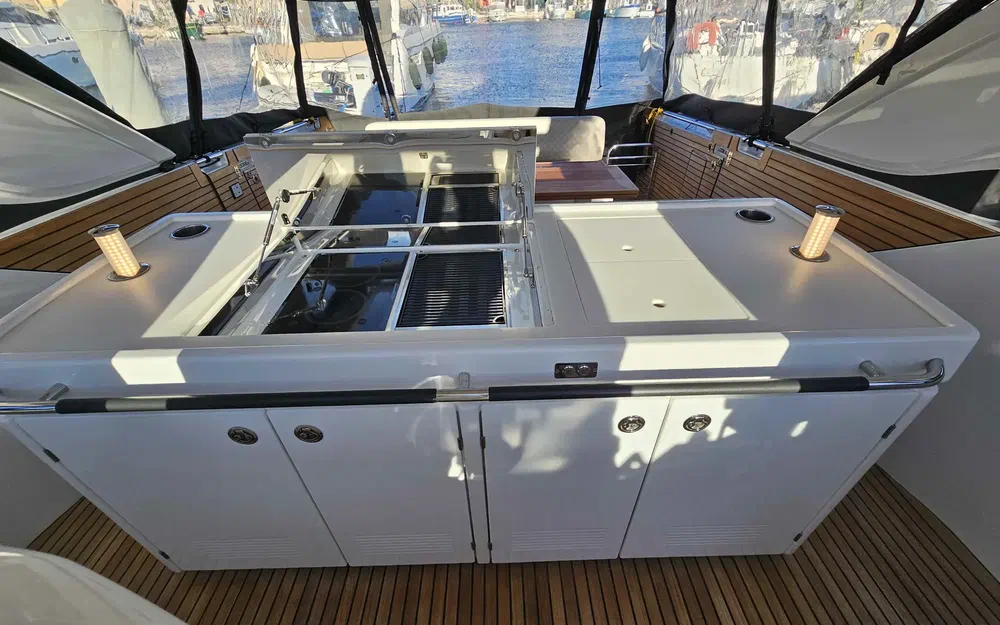 slider 6 Jeanneau DB 43