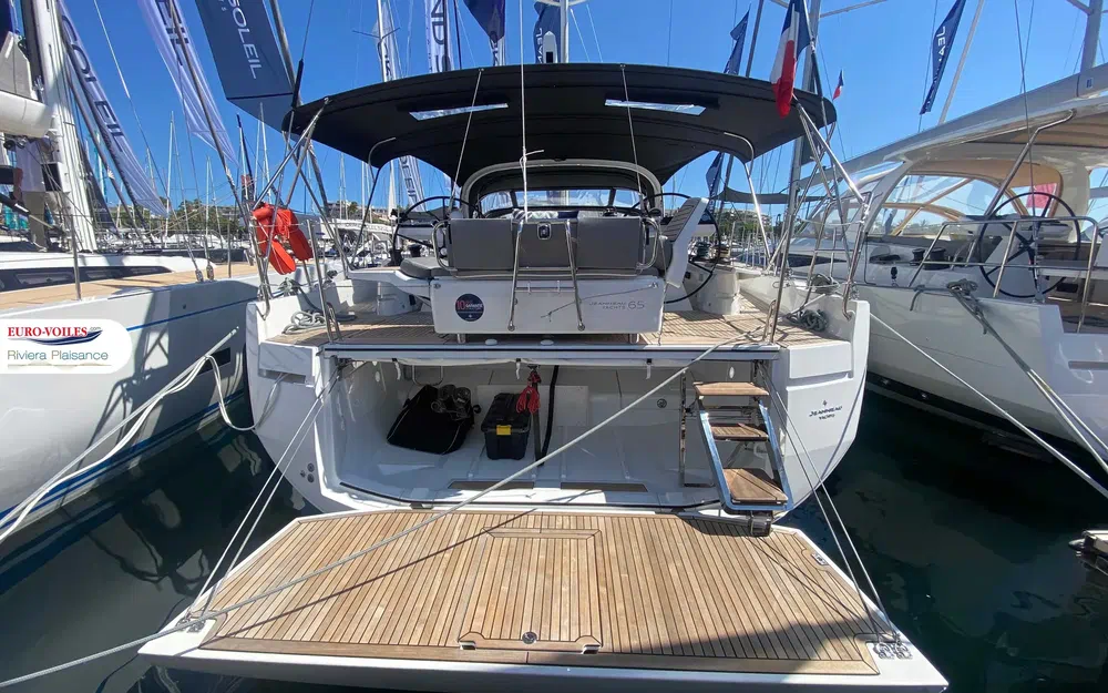slider 2 Jeanneau 65
