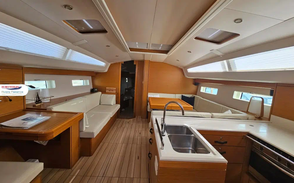 slider 8 Jeanneau 51