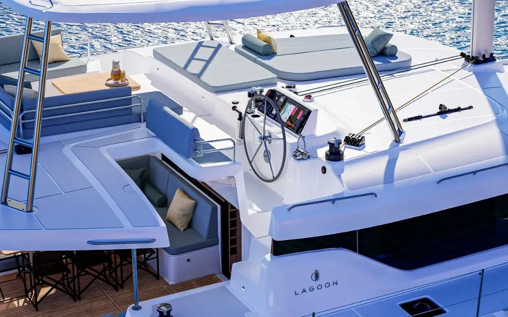 slider 5 Lagoon 47