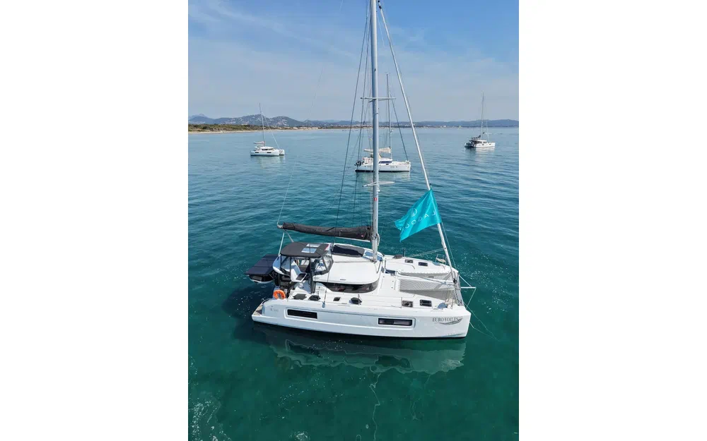 slider 1 Lagoon 38