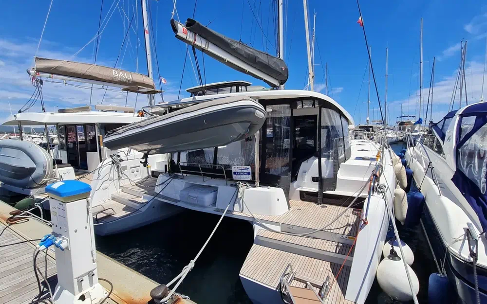 slider 0 Lagoon 42
