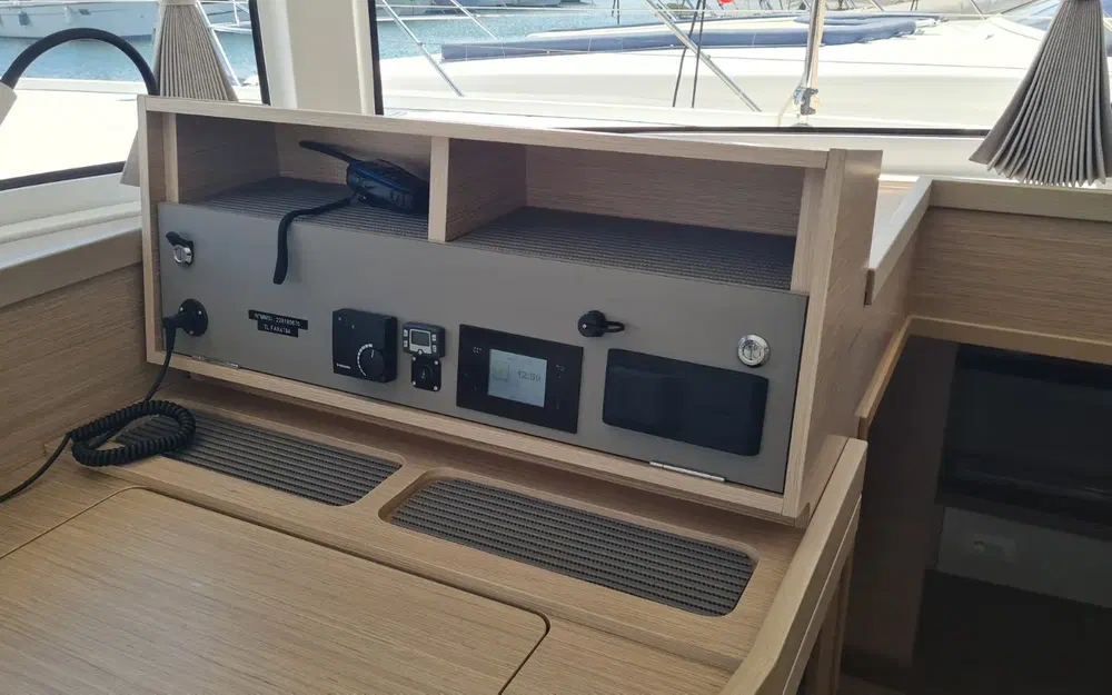 slider 12 Lagoon 42