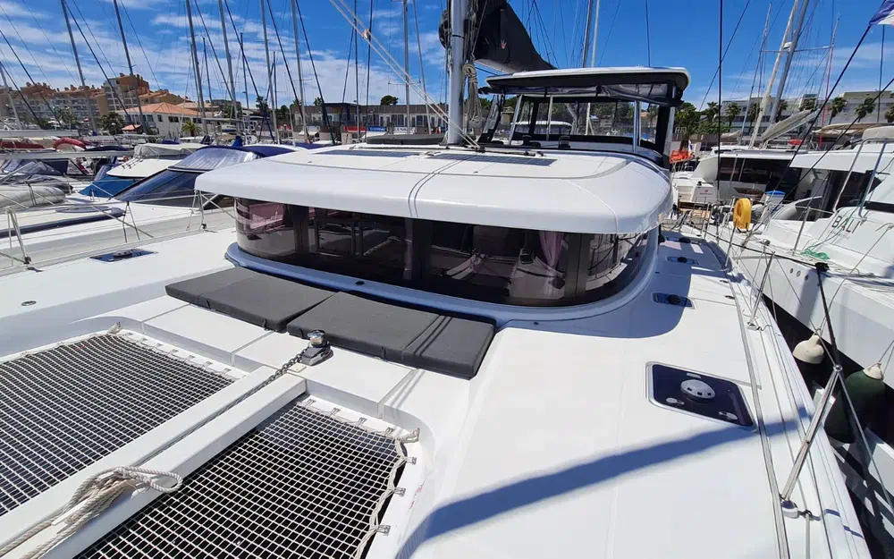 slider 1 Lagoon 42
