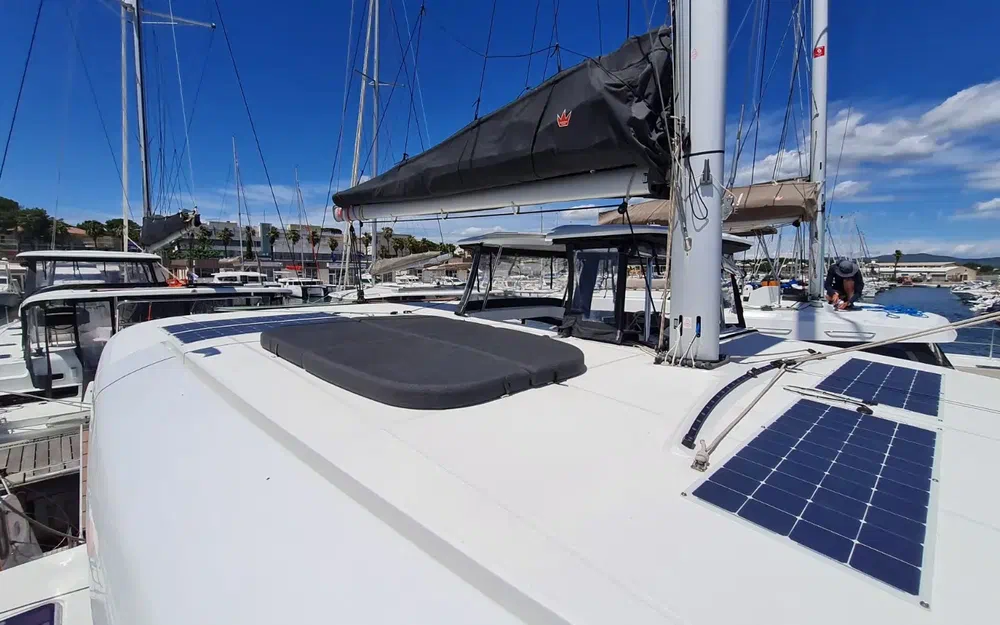 slider 4 Lagoon 42
