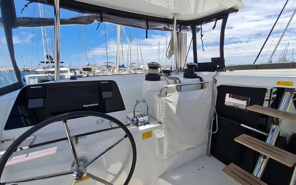 slider 6 Lagoon 42
