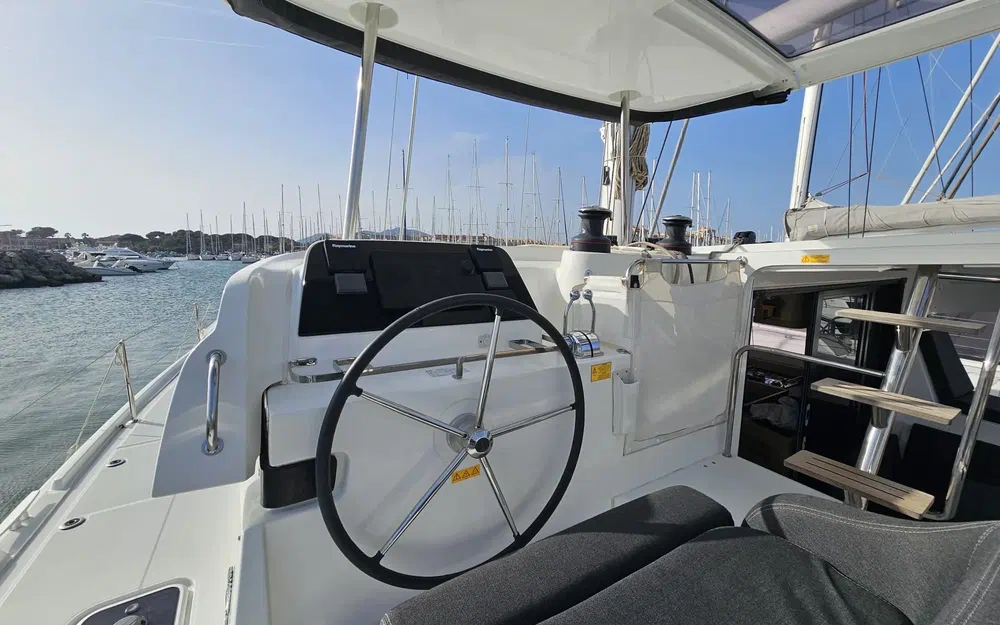 slider 0 Lagoon 42