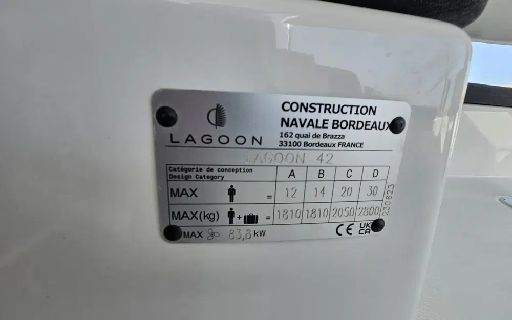 slider 18 Lagoon 42