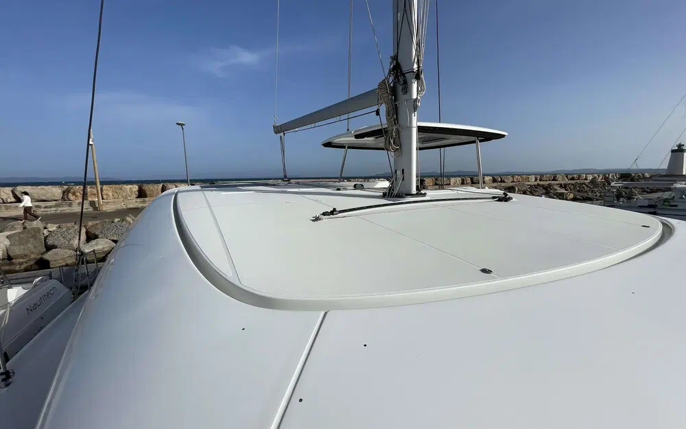 slider 4 Lagoon 42