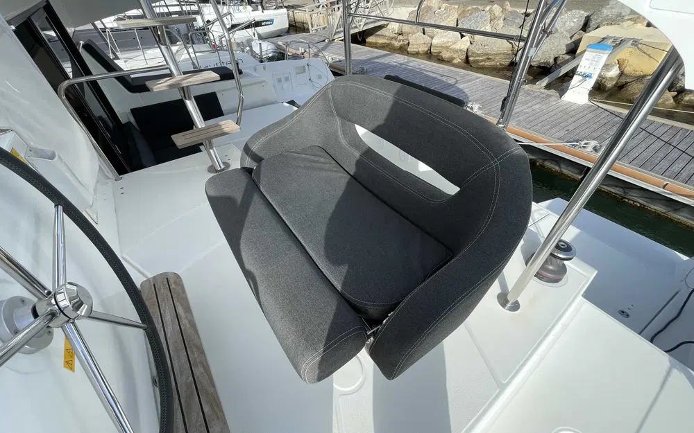slider 6 Lagoon 42