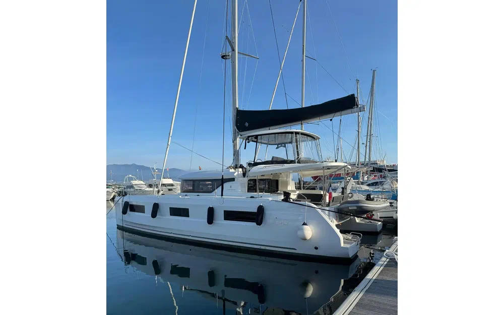 slider 1 Lagoon 46