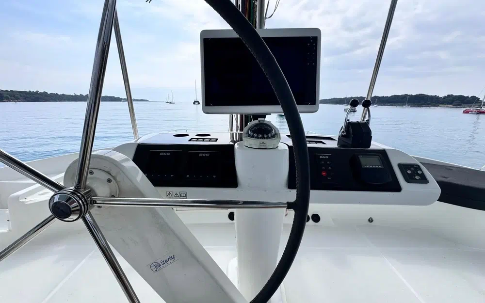 slider 16 Lagoon 52 F