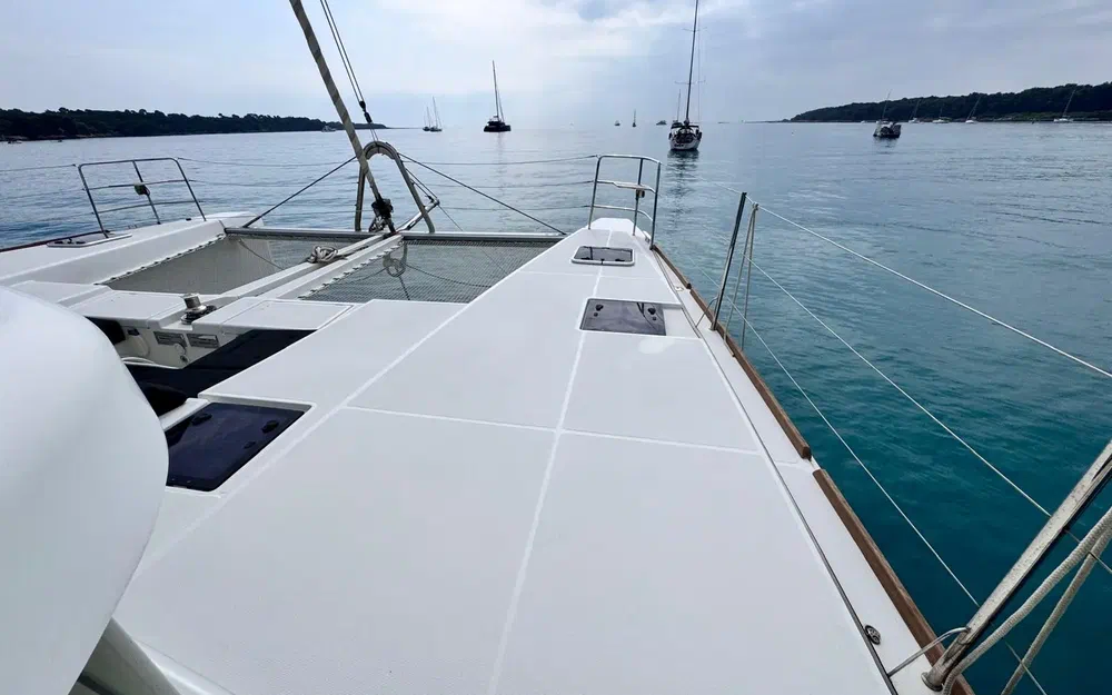 slider 6 Lagoon 52 F