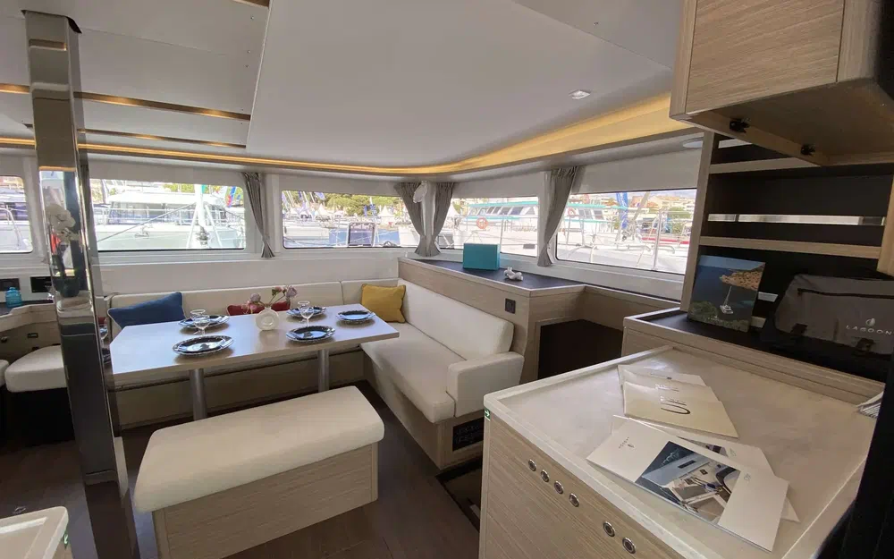 slider 8 Lagoon 46