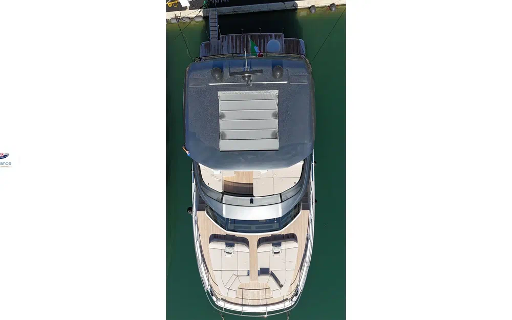 slider 12 Prestige Yachts M7