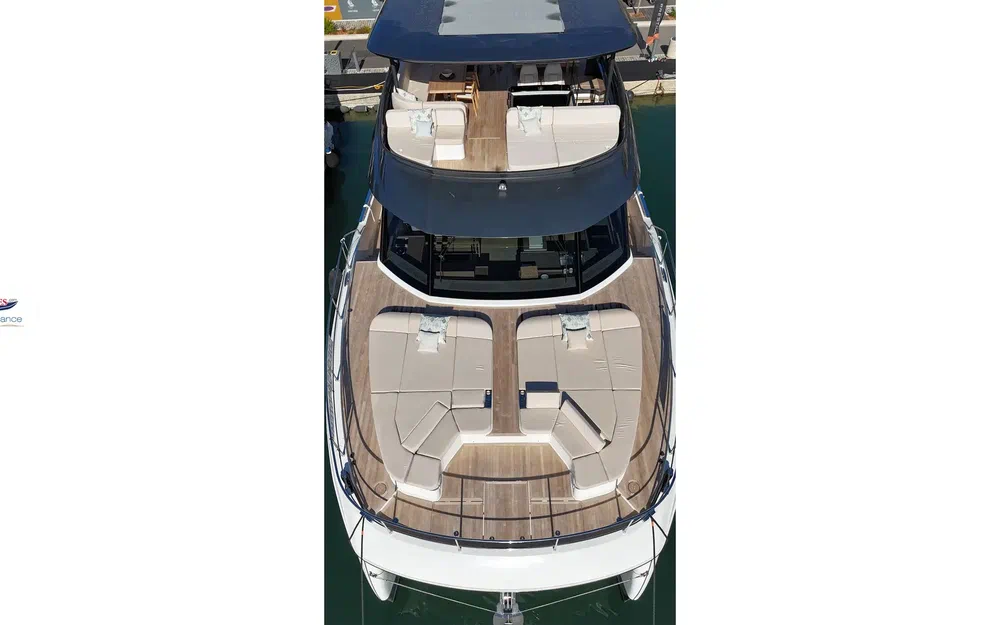 slider 13 Prestige Yachts M7