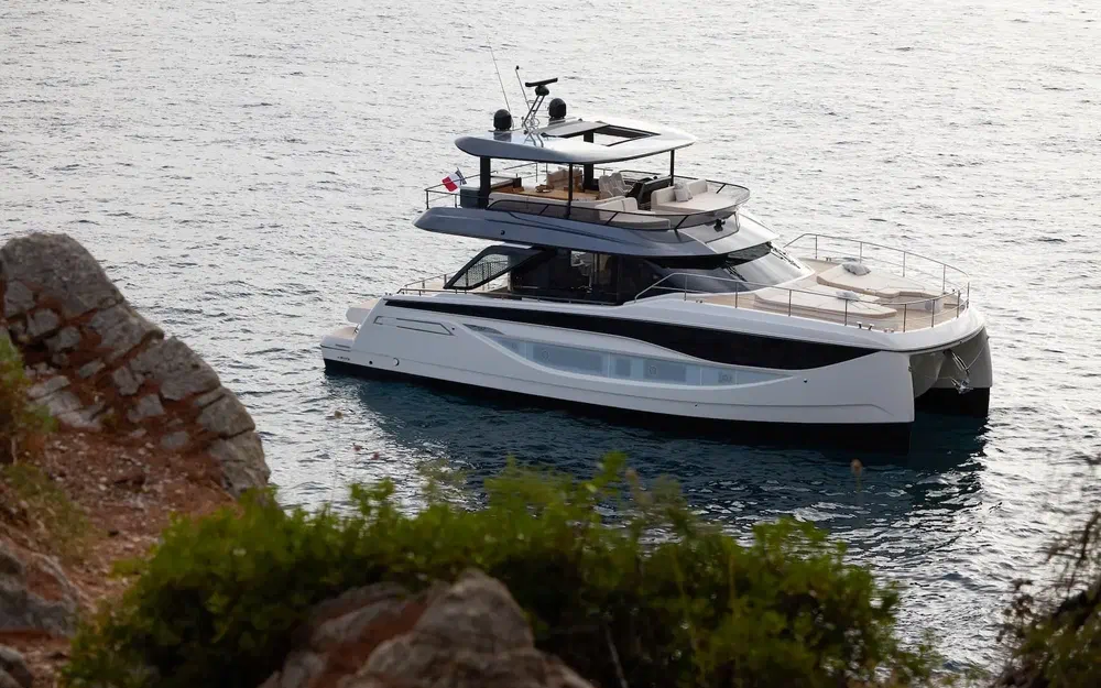 slider 1 Prestige Yachts M7