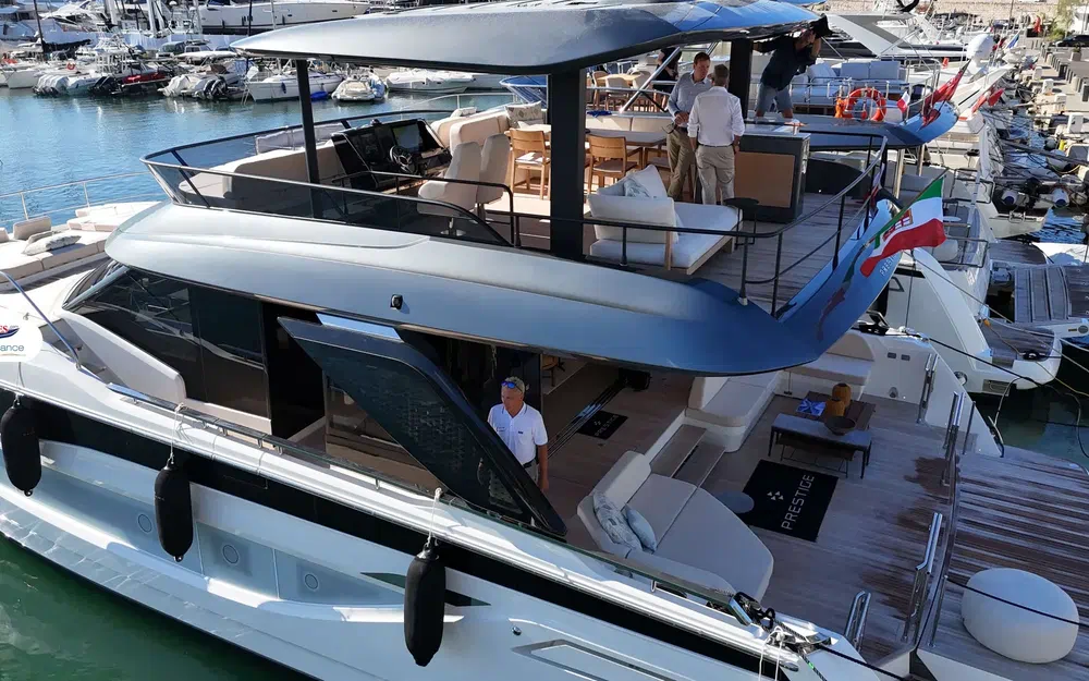 slider 6 Prestige Yachts M7