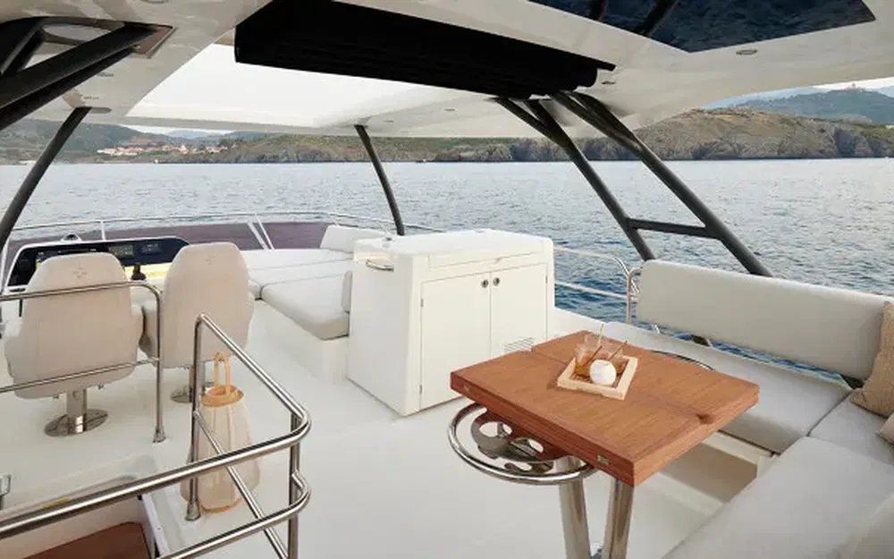 slider 17 Prestige Yachts F5.7