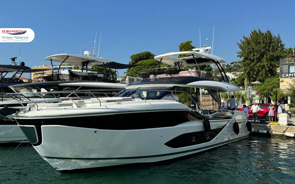 slider 1 Prestige Yachts F5.7