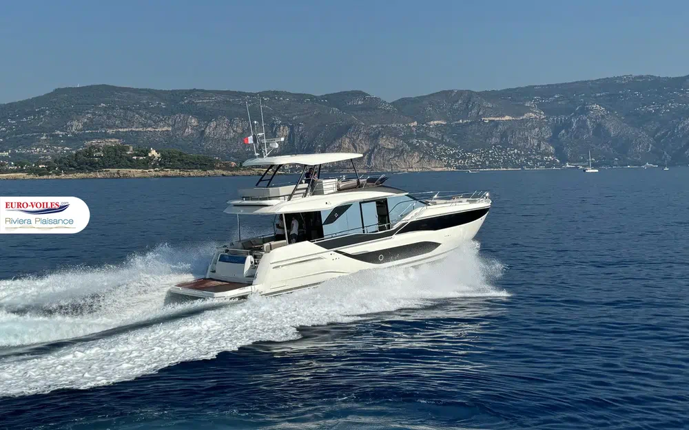 slider 2 Prestige Yachts F5.7