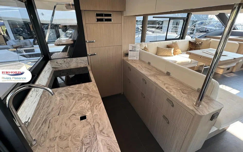 slider 4 Prestige Yachts F5.7
