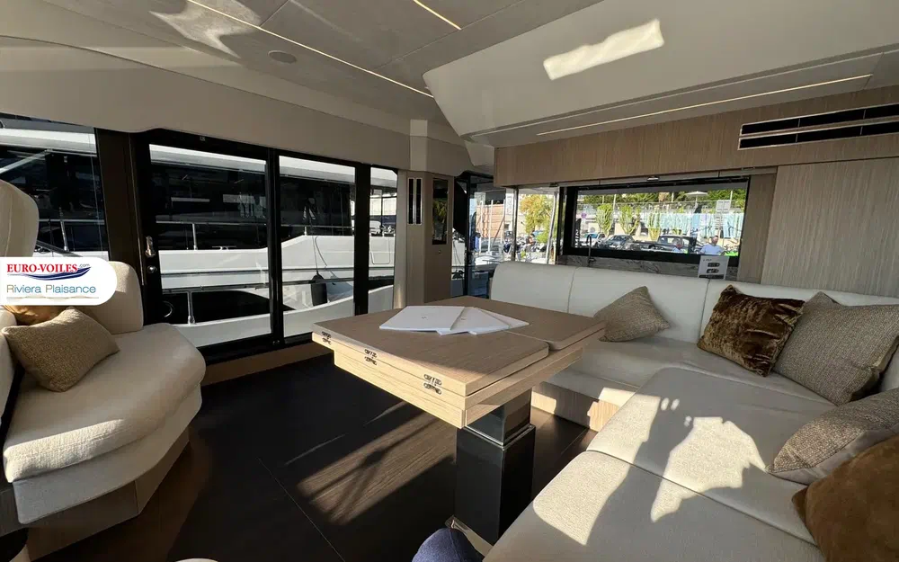 slider 8 Prestige Yachts F5.7