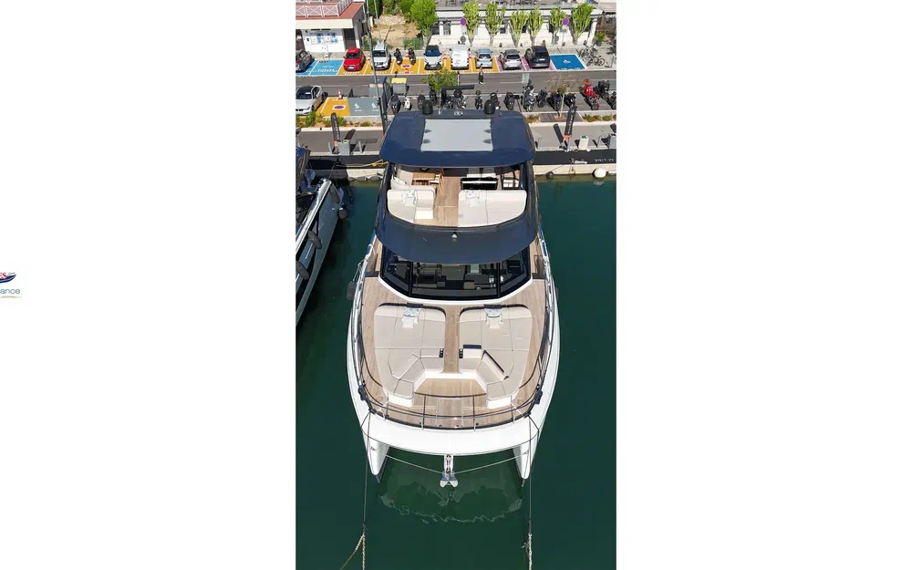 slider 9 Prestige Yachts M7