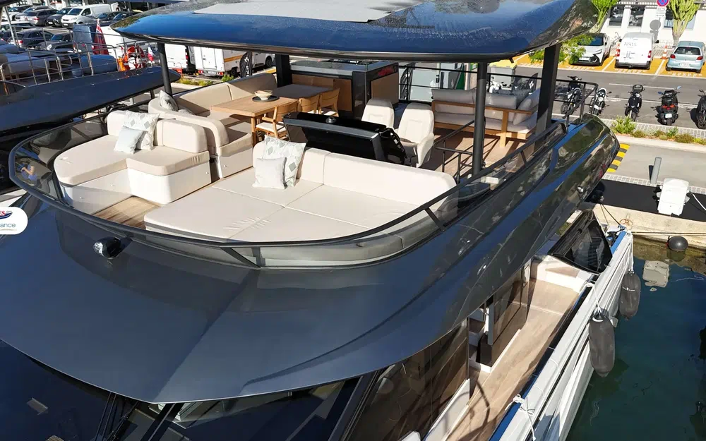 slider 12 Prestige Yachts M7