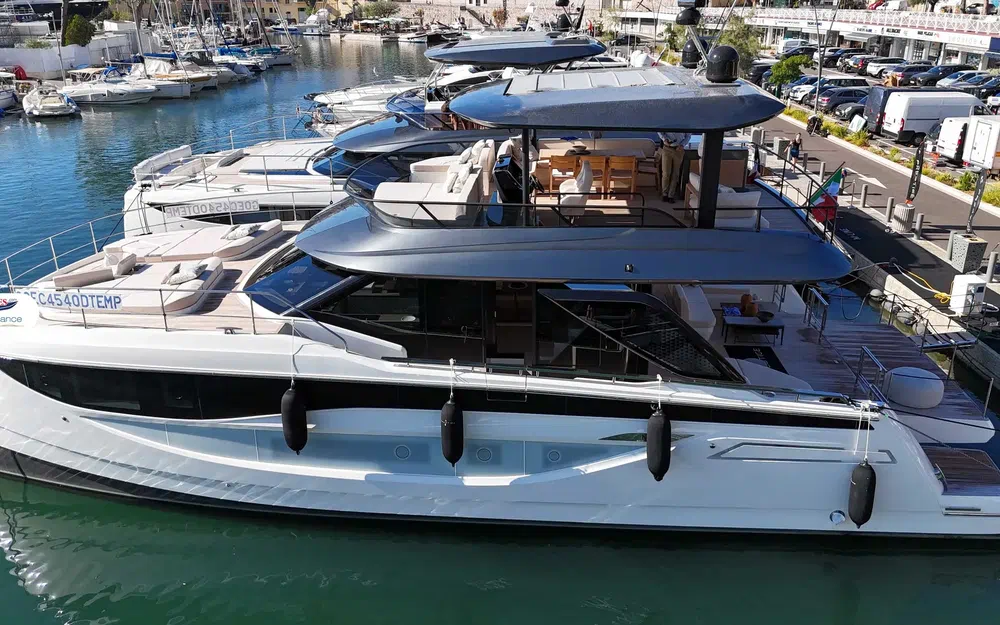 slider 3 Prestige Yachts M7