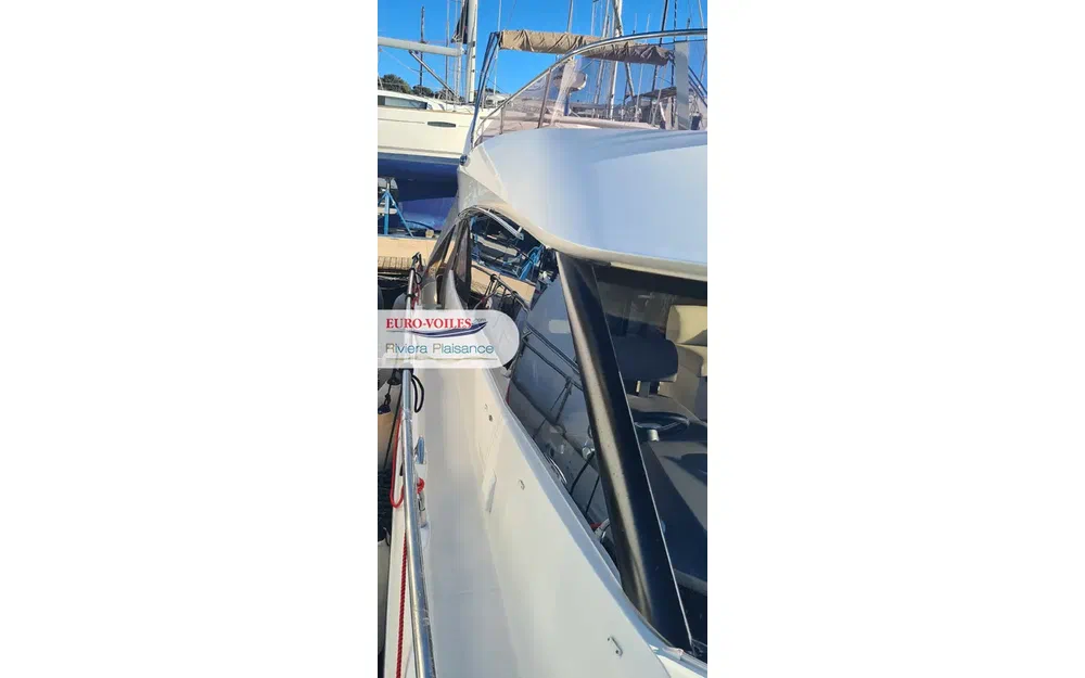 slider 1 Prestige Yachts 450 Fly