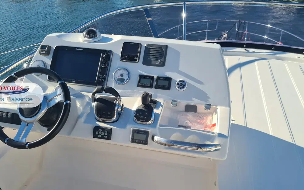 slider 7 Prestige Yachts 450 Fly