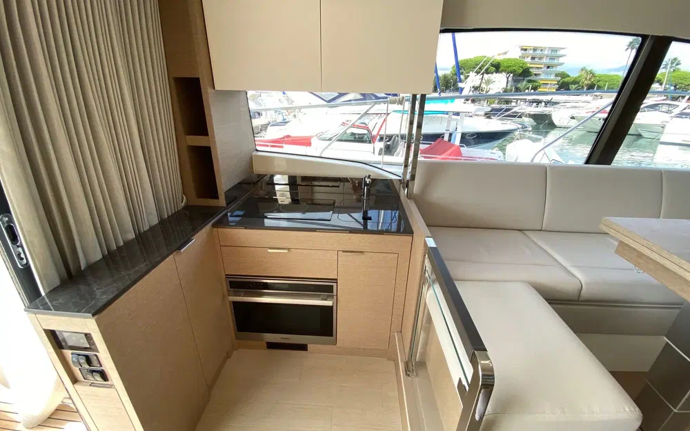 slider 9 Prestige Yachts 420 Fly