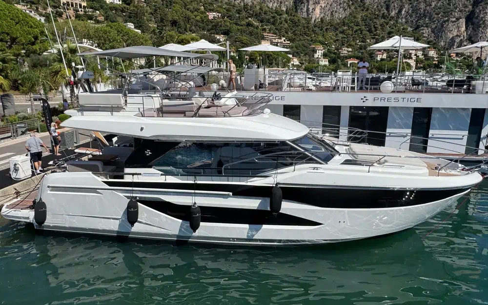 slider 0 Prestige Yachts F4.9