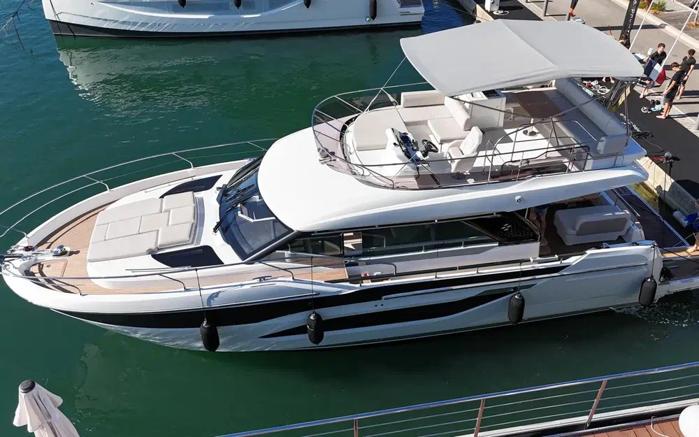 slider 1 Prestige Yachts F4.9