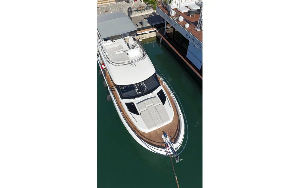 slider 2 Prestige Yachts F4.9